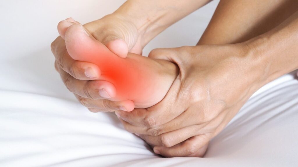 At GHHS, we help manage gout flare-ups and prevent recurrence through early health screening detections and personalized TCM treatments.