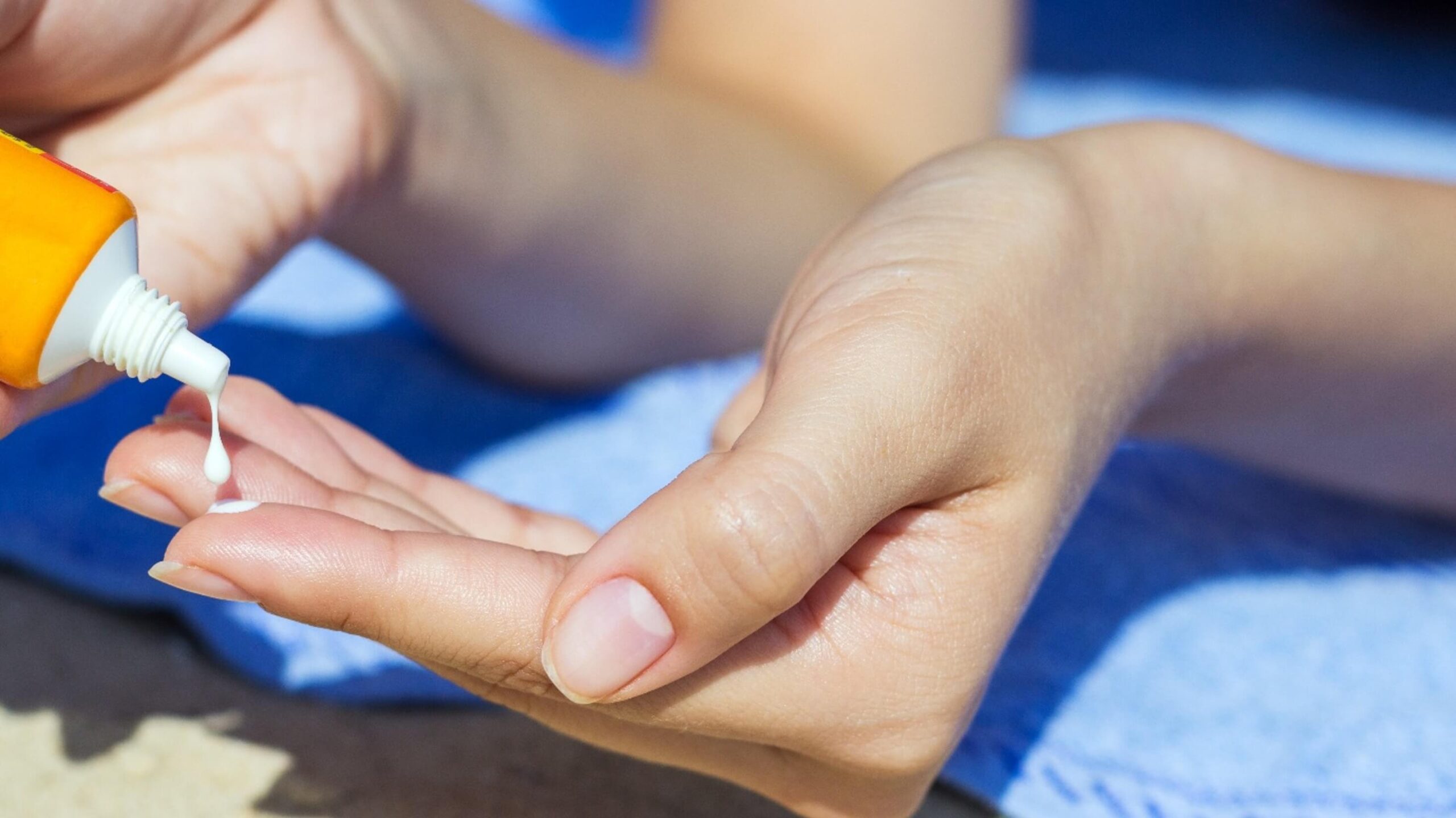 Protect your skin with these 7 methods to prevent skin cancer.